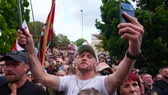 Elszabadult a pokol Londonban, miután kiderült, hogy egy leszúrt áldozatot hagytak elvérezni