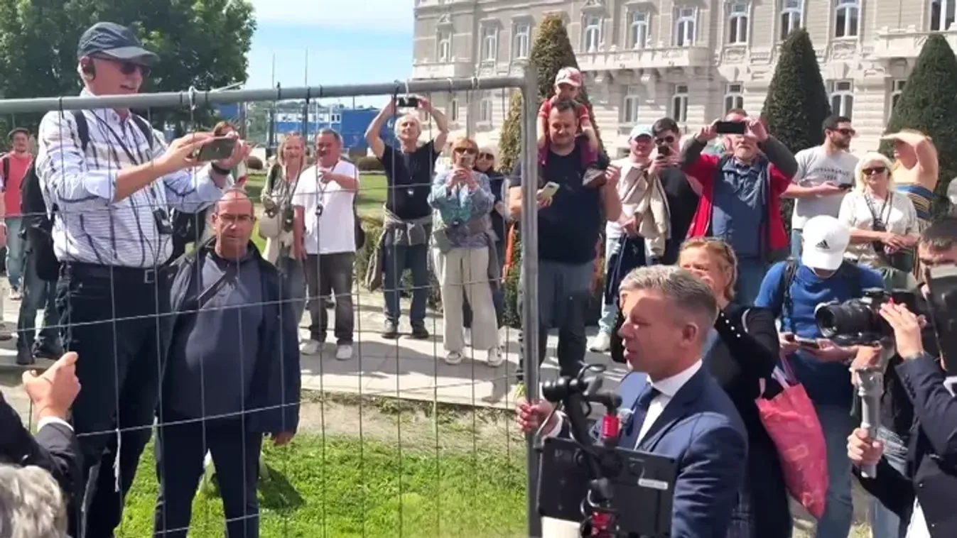 A kordonbontás után alig több mint két héttel szerszám zuhant egy német turista fejére a Karmelitánál