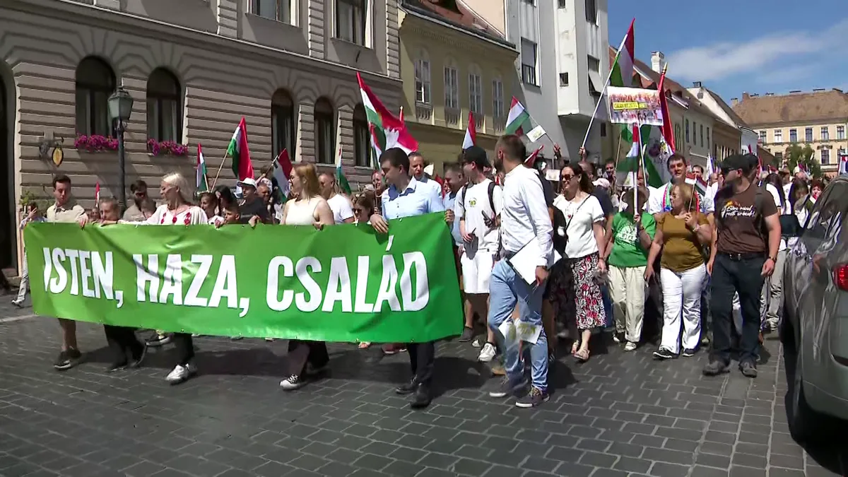 Felvonulást tartott a Mi Hazánk a családi értékek mellett