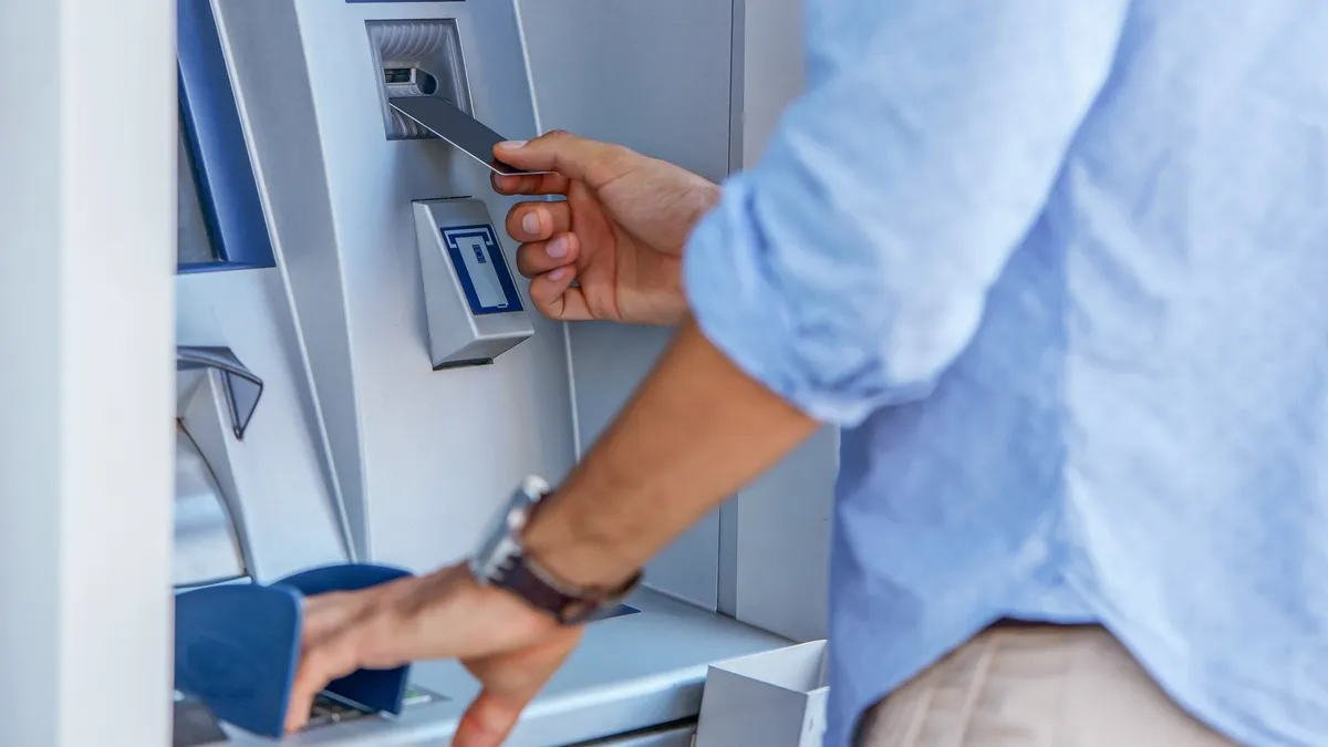 Jelentősen drágult a bankolás szerdától