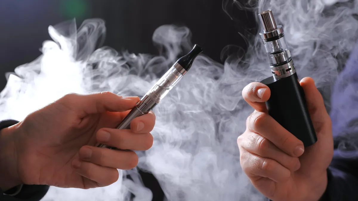 A NAV lecsapott az illegális elektromos cigivel kereskedőkre