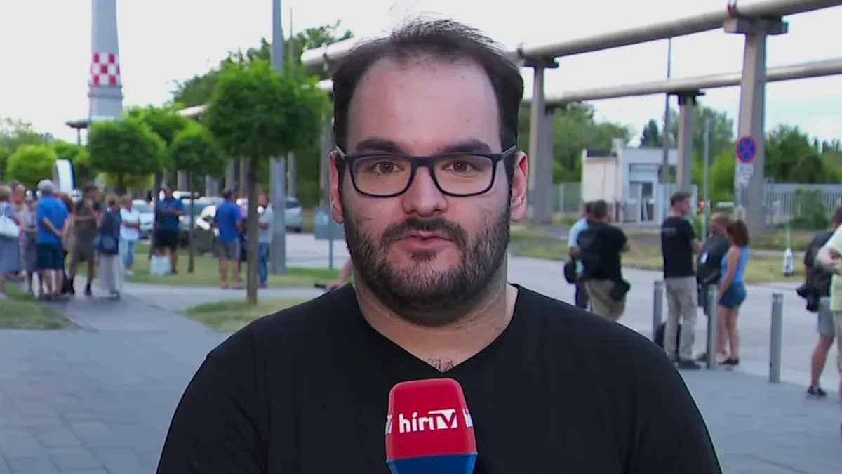 A Védvonal tüntetést hirdetett a közmédia épülete elé