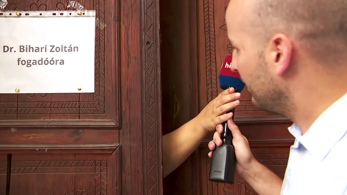 Bihari Zoltán a HírTV riporterének mikrofonjára csapta az ajtót
