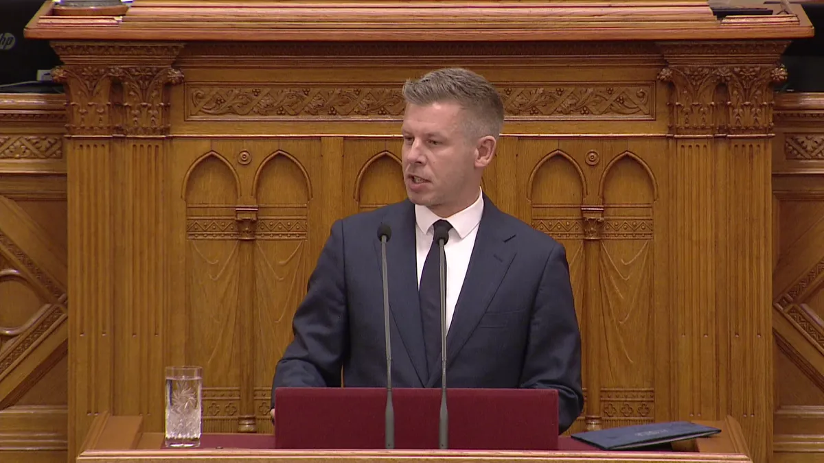 Kezdődik a jogi köntösbe öltöztetett politikai tisztogatás?