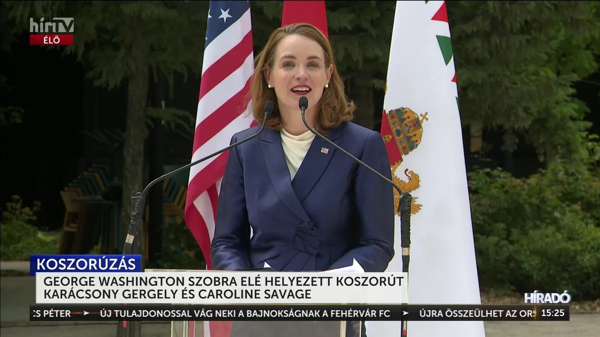 Megkoszorúzták George Washington budapesti szobrát a függetlenség 250. évfordulóján