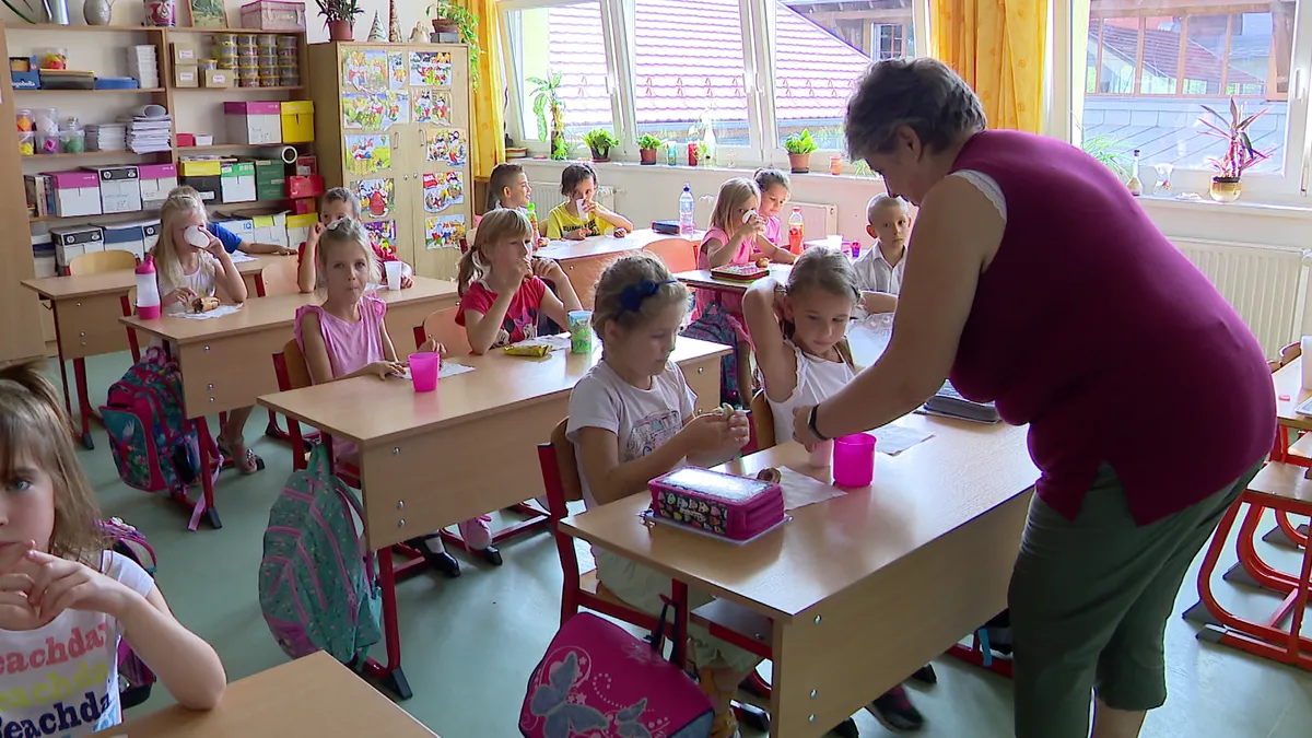 Augusztusban érkezik az első részlet: így fizetik ki az iskolakezdési támogatást