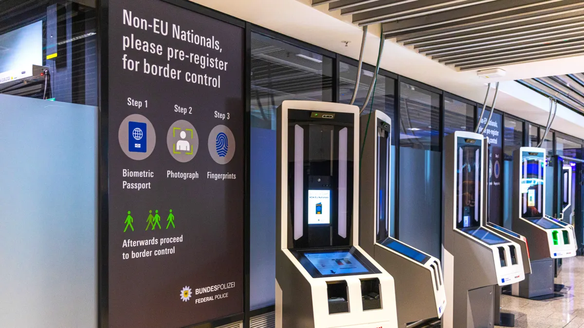 Az EU fokozatosan új határellenőrzési rendszert vezet be a külső határokon