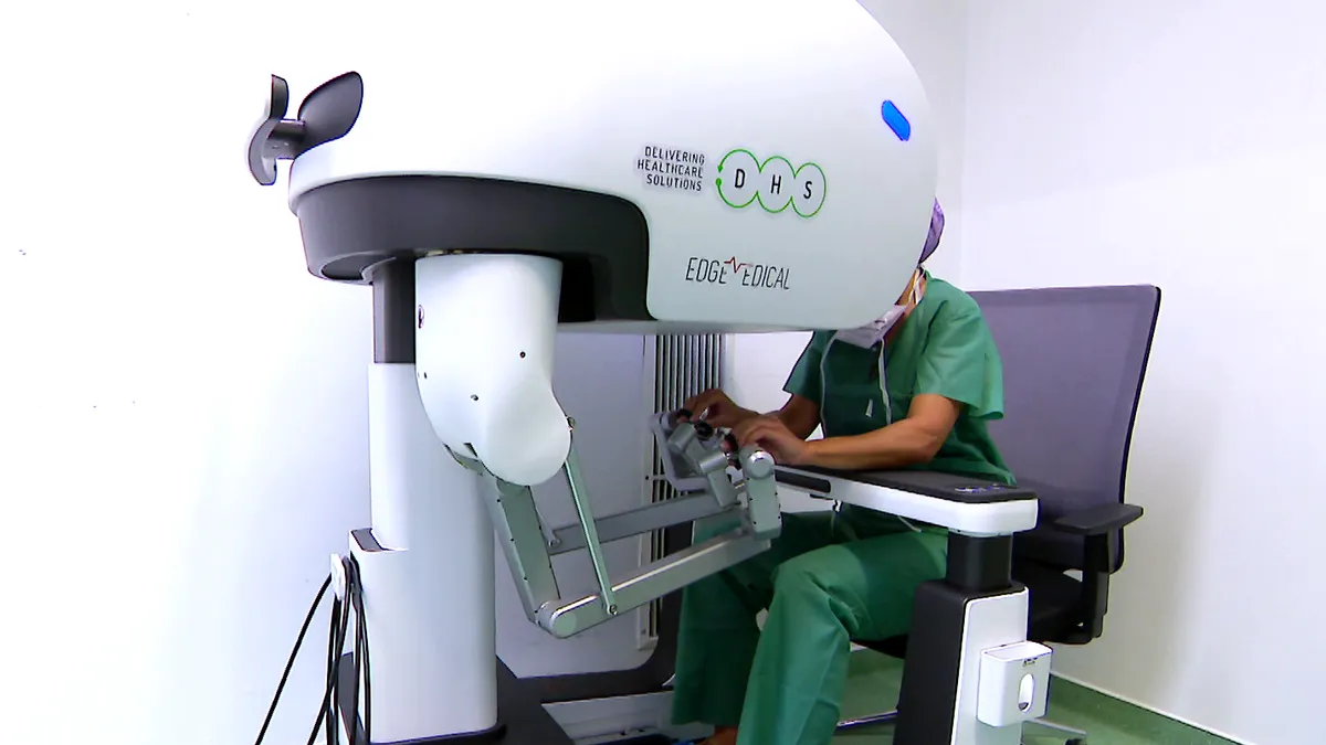 Az első egybemetszéses robotsebészeti technológia az állami egészségügyben