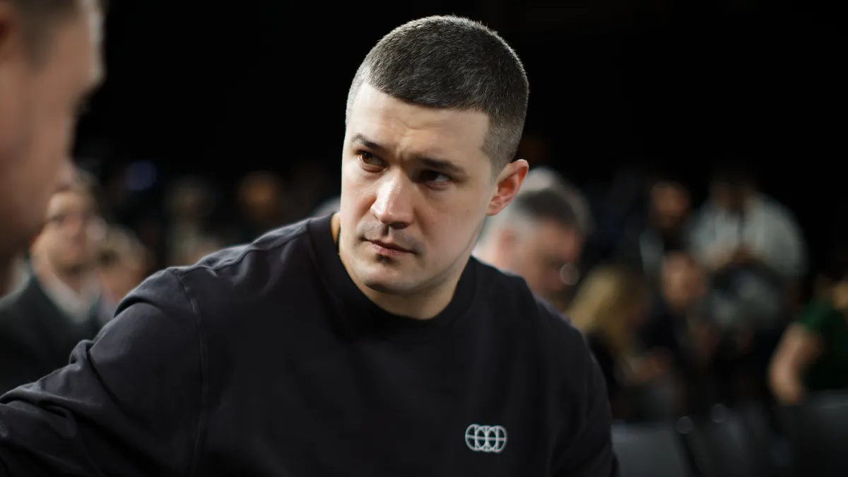 Háború alatti választásokat sürget a volt ukrán védelmi miniszter, Kijevben a visszatérését követelik