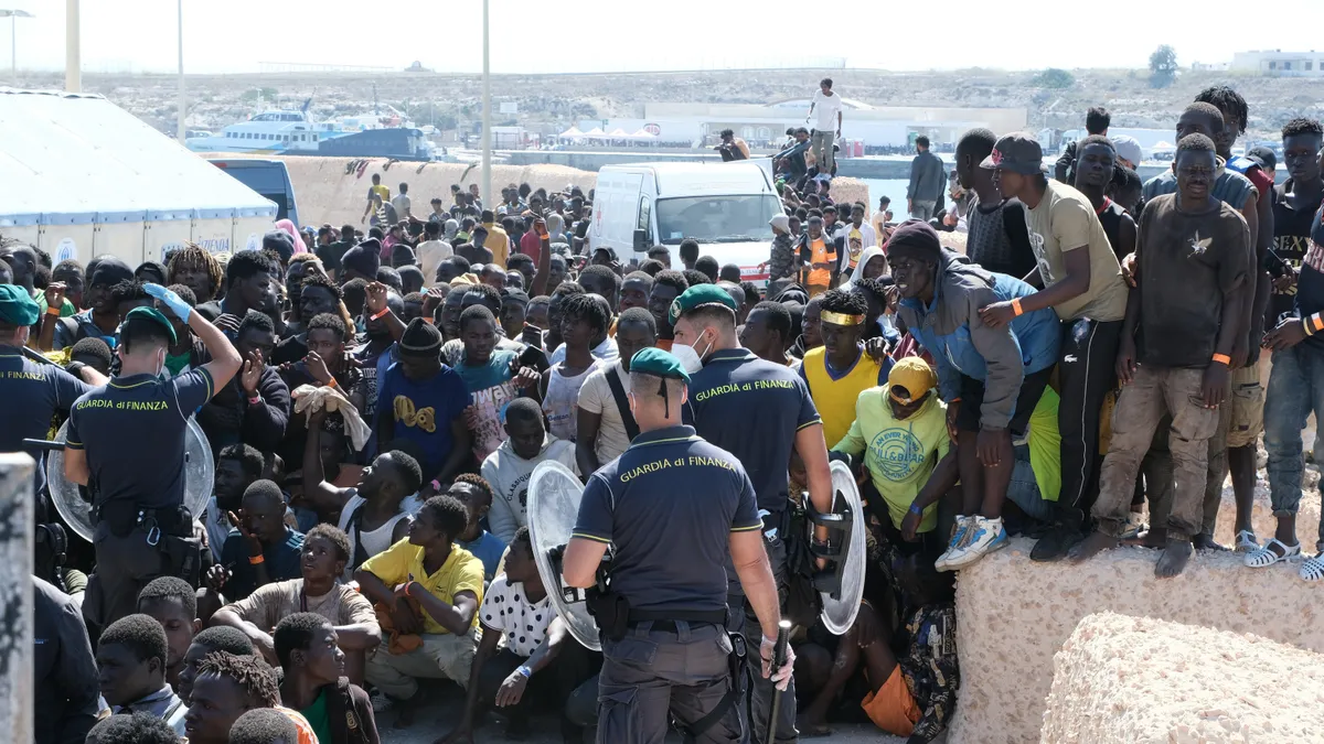 Egyre több ország toloncolna vissza migránsokat Olaszországba
