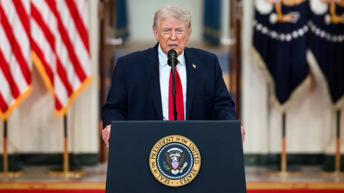 Donald Trump szerint Irán egyszerre kezdeményez tárgyalásokat és tagadja azok létét