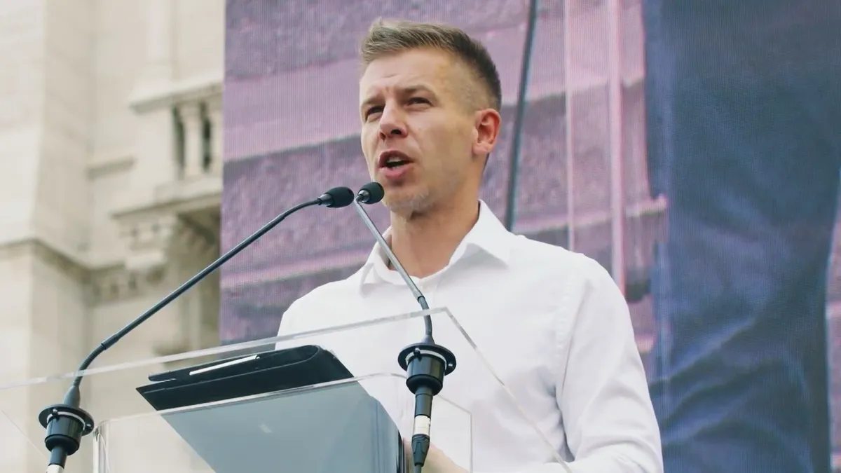 Rendszeresen feltűnnek a családi szálak a kormány körül