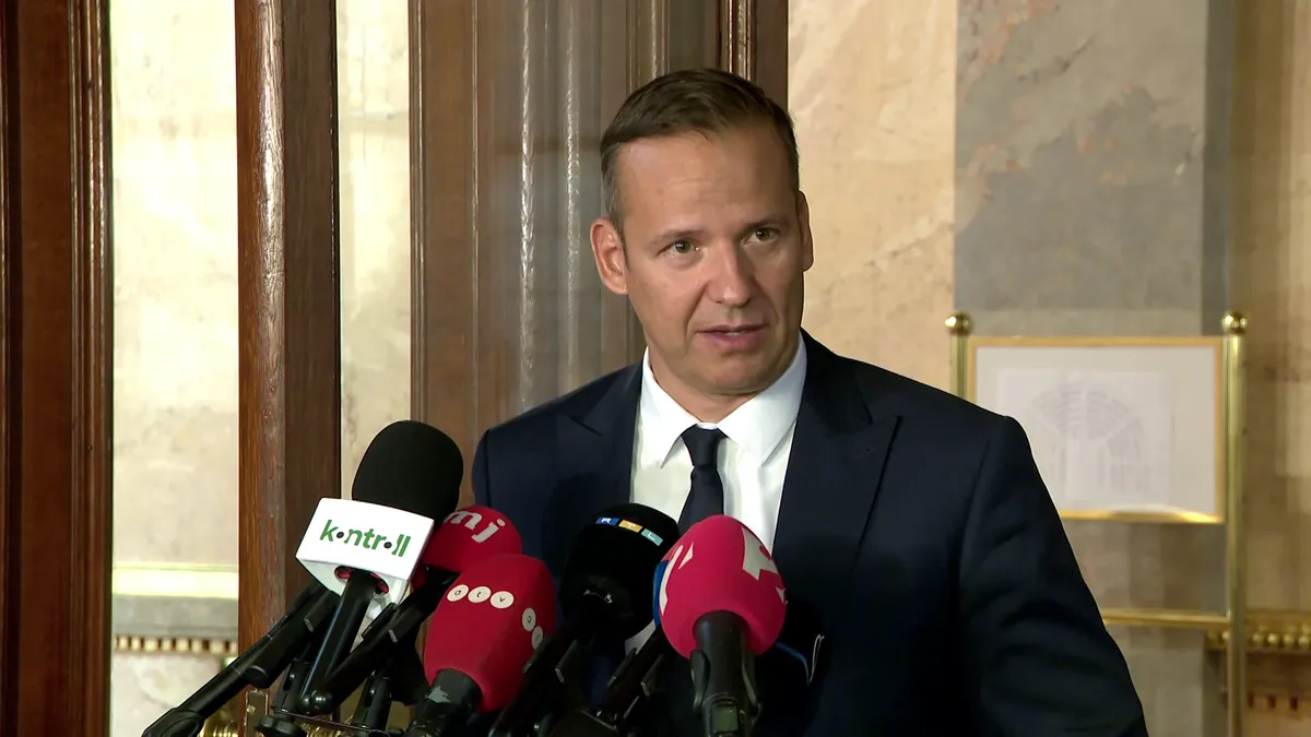 Kitiltották a Parlamentből, most Toroczkai visszavág: Magyar Péter kérjen bocsánatot