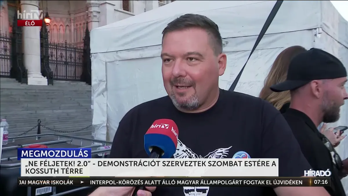 A Kossuth téren most nemcsak egy kormány ellen tiltakoztak, hanem egy új jobboldal mellett kezdtek érvelni