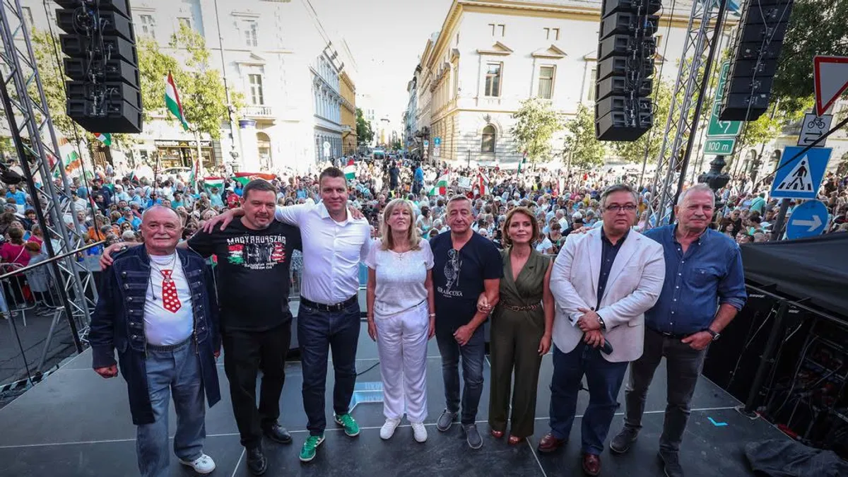 A Terror Háza jövőjéért demonstráltak az Andrássy úton