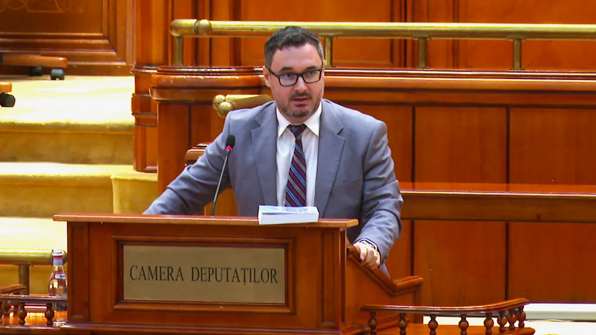 „Ez itt Románia, nem Magyarország!” – így provokált az AUR politikusa a román parlamentben