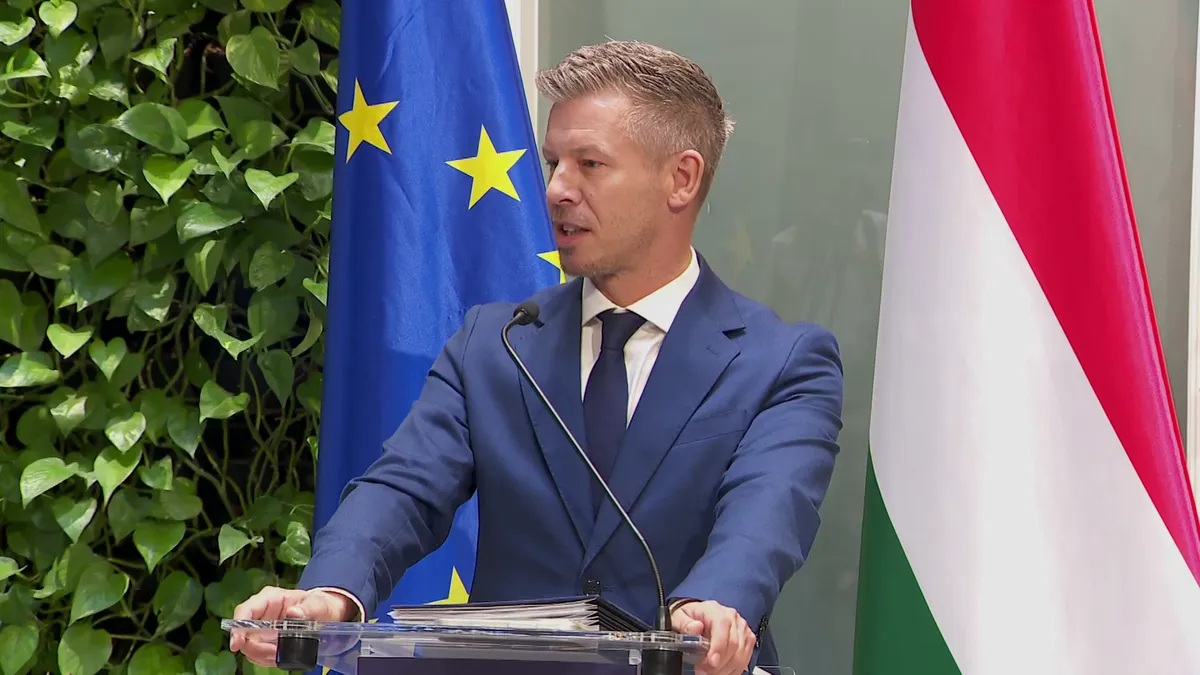 A HírTV, mint mindig, élőben adta a kormányzati tájékoztatót – Magyar Péter így reagált