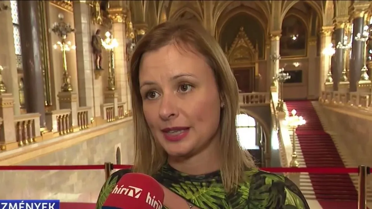 Dúró Dóra: Szankcionálni kell a más helyett szavazó képviselőt