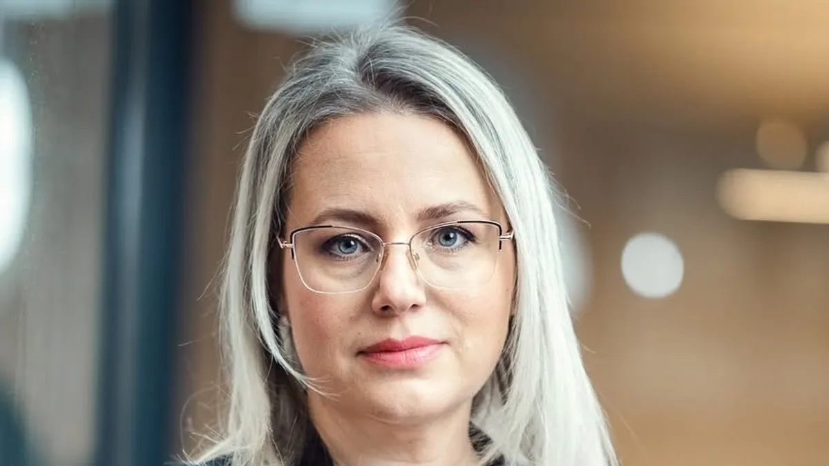 Szepesfalvy Anna 15 óra után élő sajtótájékoztatót tart