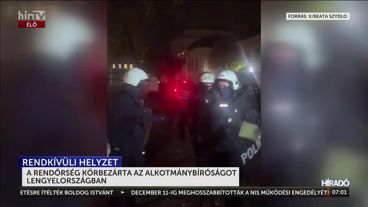 Ostromállapot Varsóban: rendőrök vették körül a lengyel alkotmánybíróságot